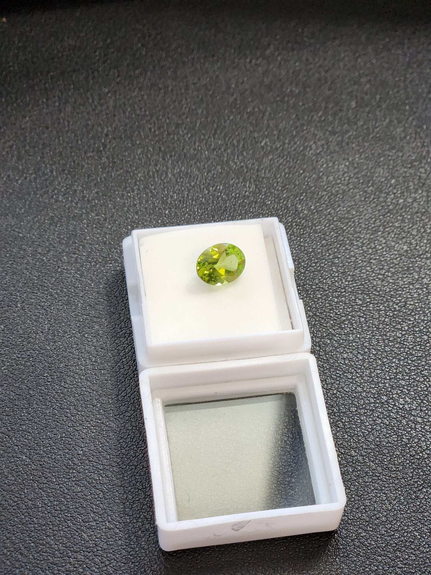 Ships from USA - Peridot - Oval - 9x7 mm- from Chanthaburi , Thailand Gem Market - Goldz.vip