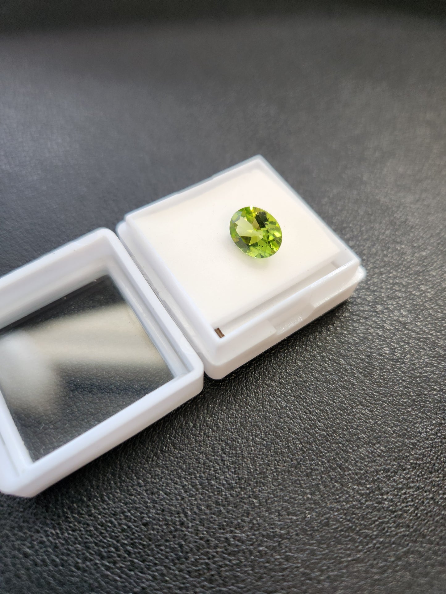 Ships from USA - Peridot - Oval - 9x7 mm- from Chanthaburi , Thailand Gem Market - Goldz.vip