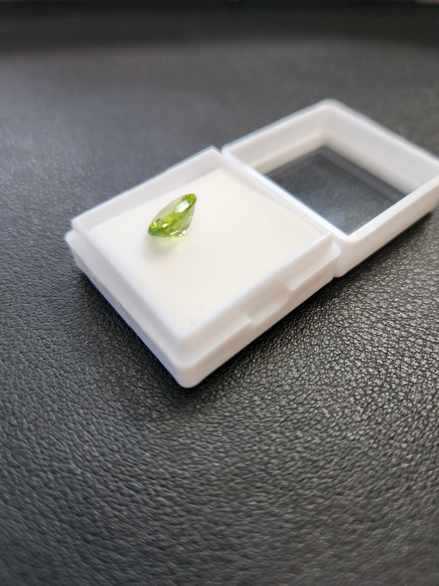 Ships from USA - Peridot - Oval - 9x7 mm- from Chanthaburi , Thailand Gem Market - Goldz.vip