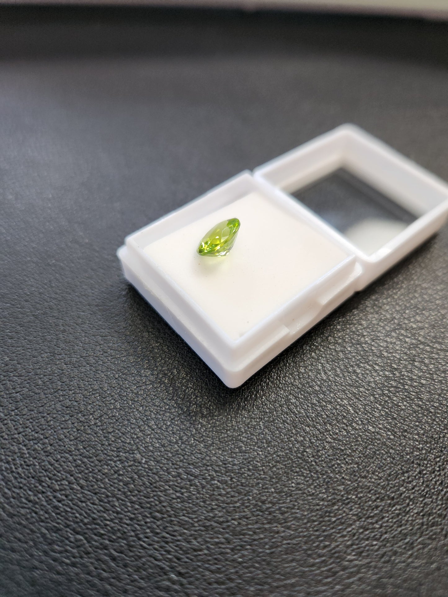 Ships from USA - Peridot - Oval - 9x7 mm- from Chanthaburi , Thailand Gem Market - Goldz.vip
