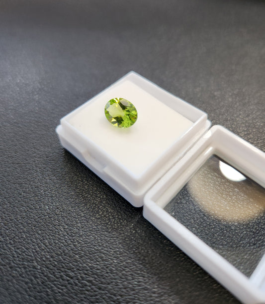 Ships from USA - Peridot - Oval - 9x7 mm- from Chanthaburi , Thailand Gem Market - Goldz.vip