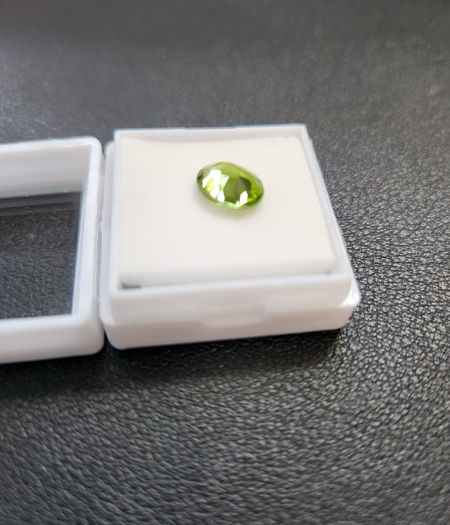 Ships from USA - Peridot - Oval - 9x7 mm- from Chanthaburi , Thailand Gem Market - Goldz.vip