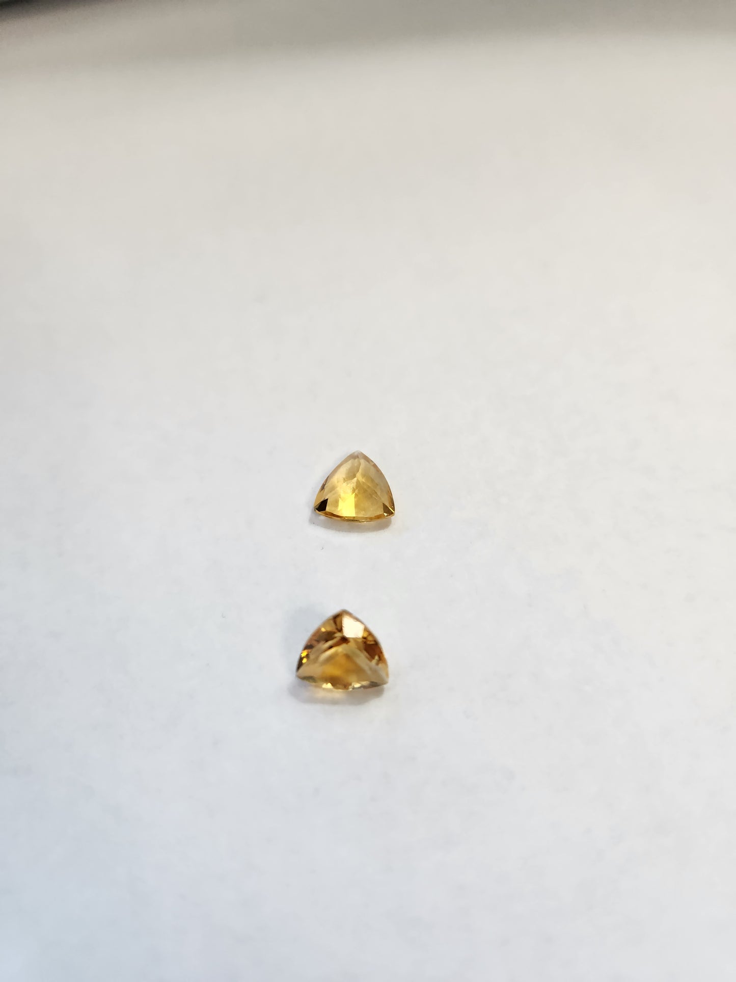 Ships from United States - Pair of Citrine trillion cut gemstones - 3ct Total Weight (2 gems) - Goldz.vip