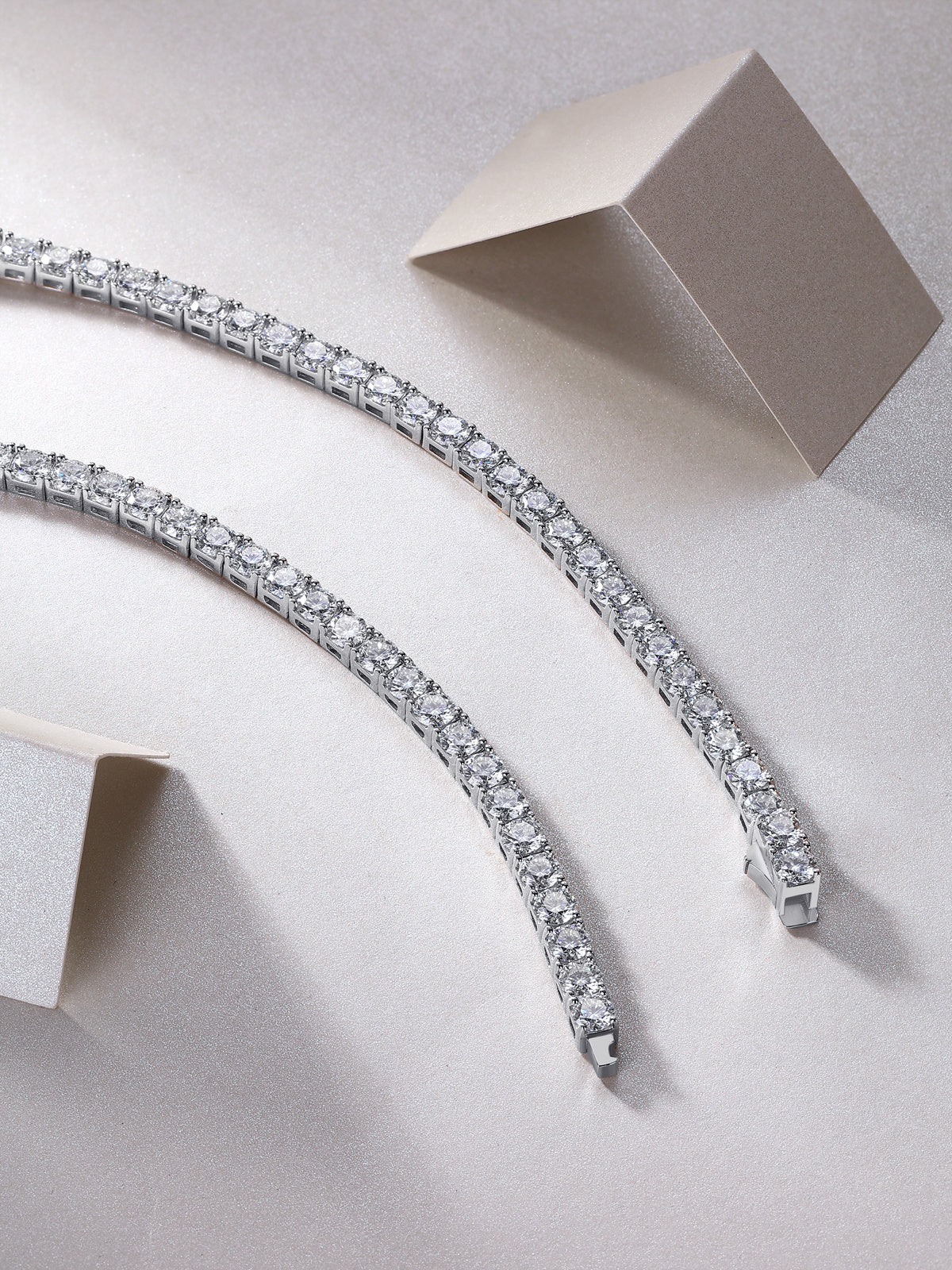 Goldz.vip Moissanite Diamond Tennis Necklace Silver look like a million bucks!