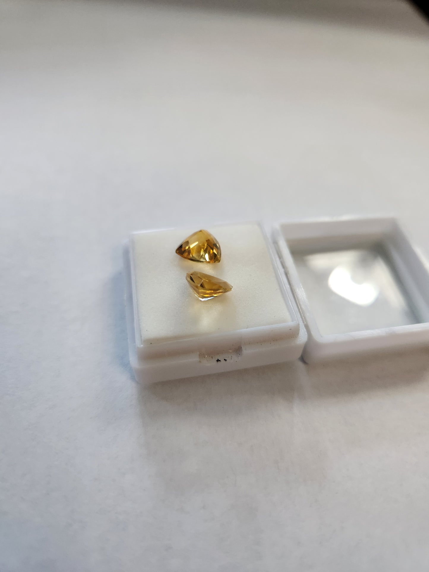 Ships from United States - Pair of Citrine trillion cut gemstones - 3ct Total Weight (2 gems) - Goldz.vip