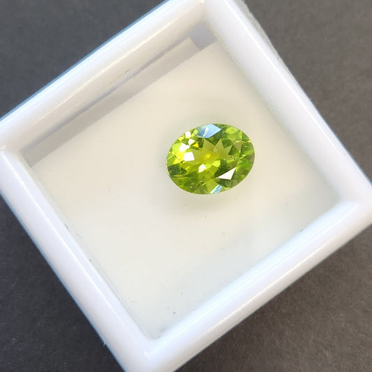 Ships from USA - Peridot - Oval - 9x7 mm- from Chanthaburi , Thailand  Gem Market - Goldz.vip