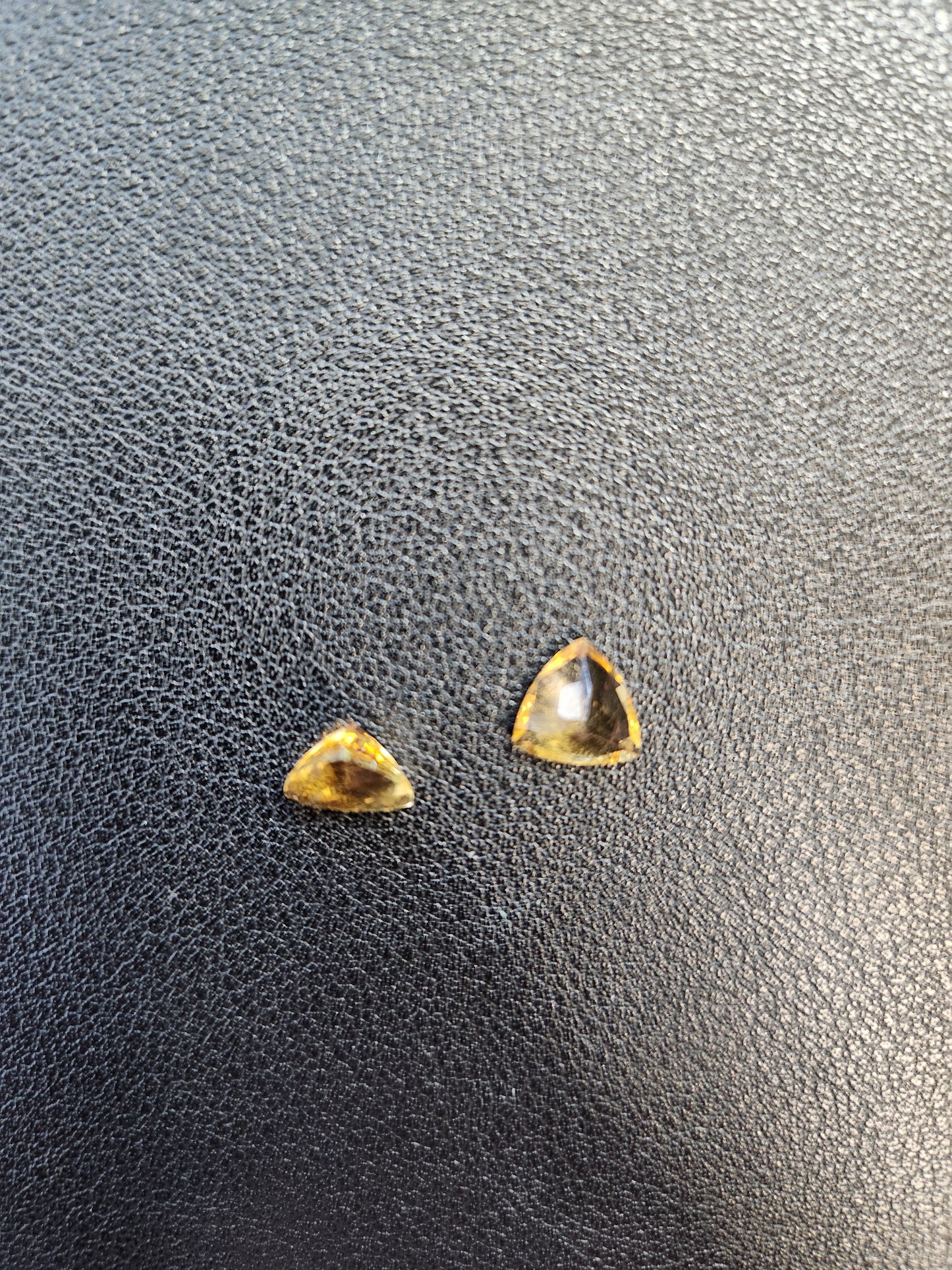 Ships from United States - Pair of Citrine trillion cut gemstones - 3ct Total Weight (2 gems) - Goldz.vip