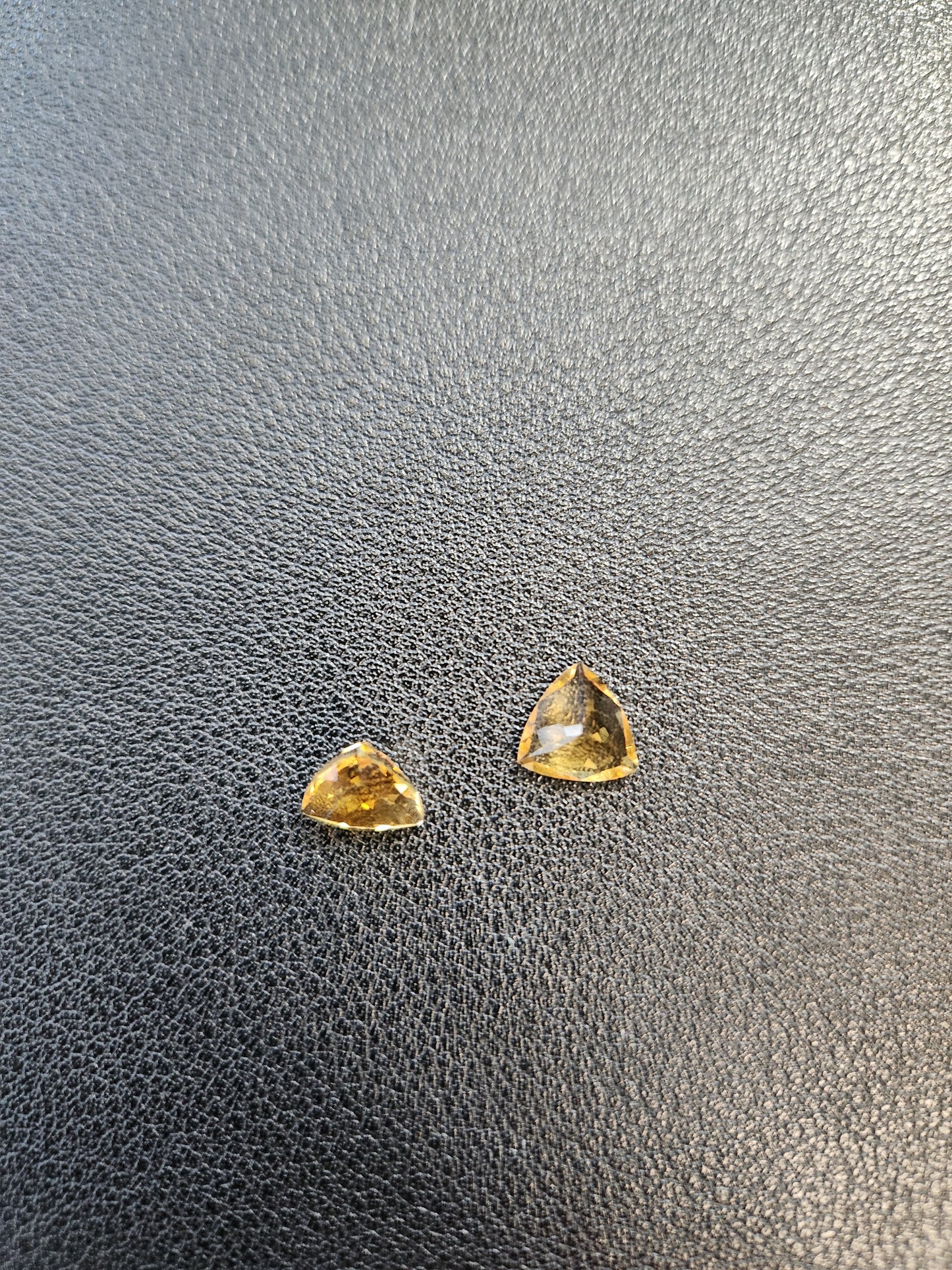 Ships from United States - Pair of Citrine trillion cut gemstones - 3ct Total Weight (2 gems) - Goldz.vip