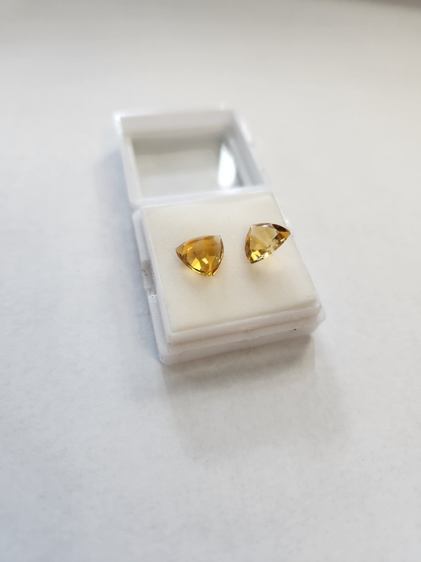 Ships from United States - Pair of Citrine trillion cut gemstones - 3ct Total Weight (2 gems) - Goldz.vip