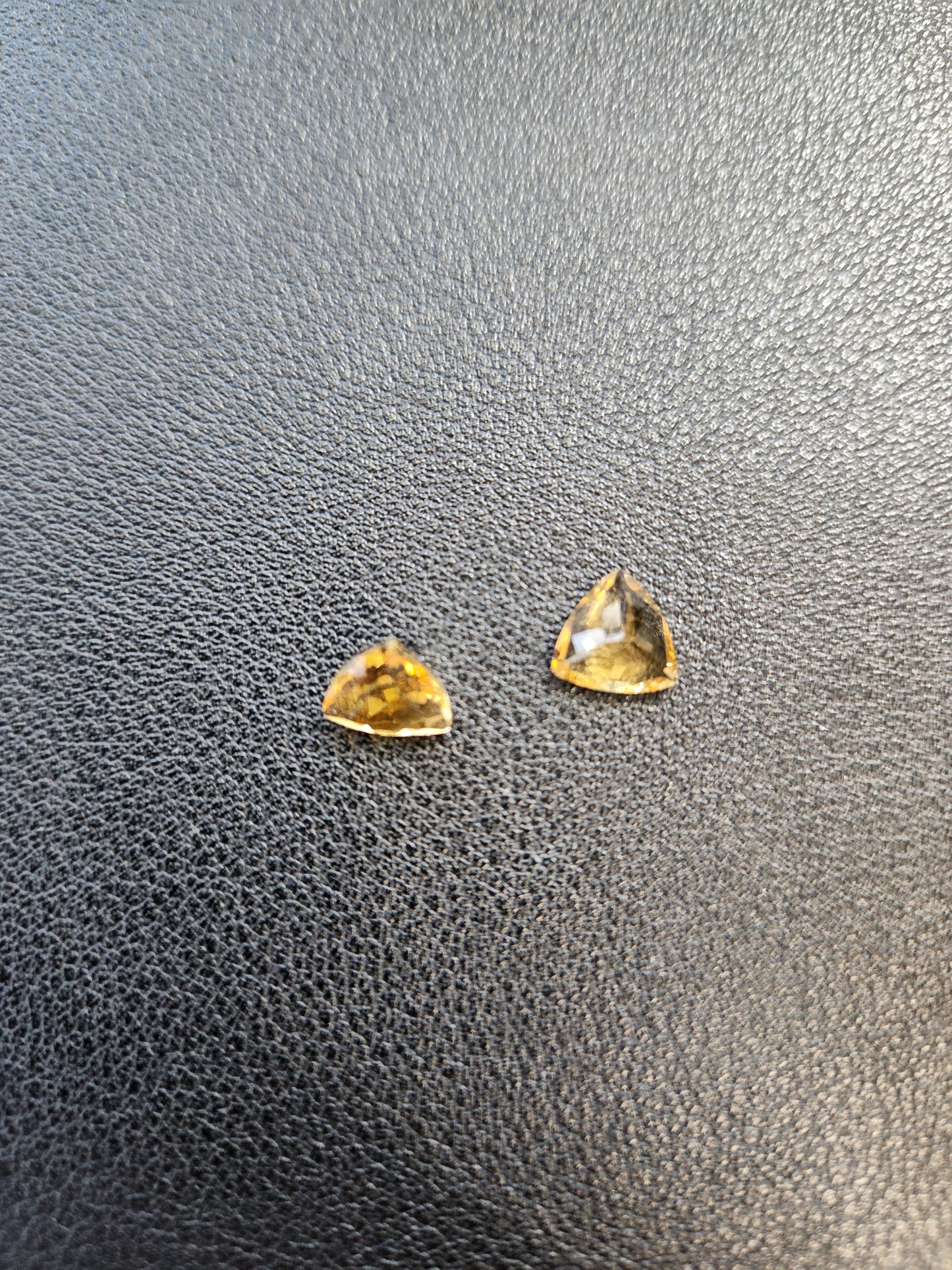Ships from United States - Pair of Citrine trillion cut gemstones - 3ct Total Weight (2 gems) - Goldz.vip