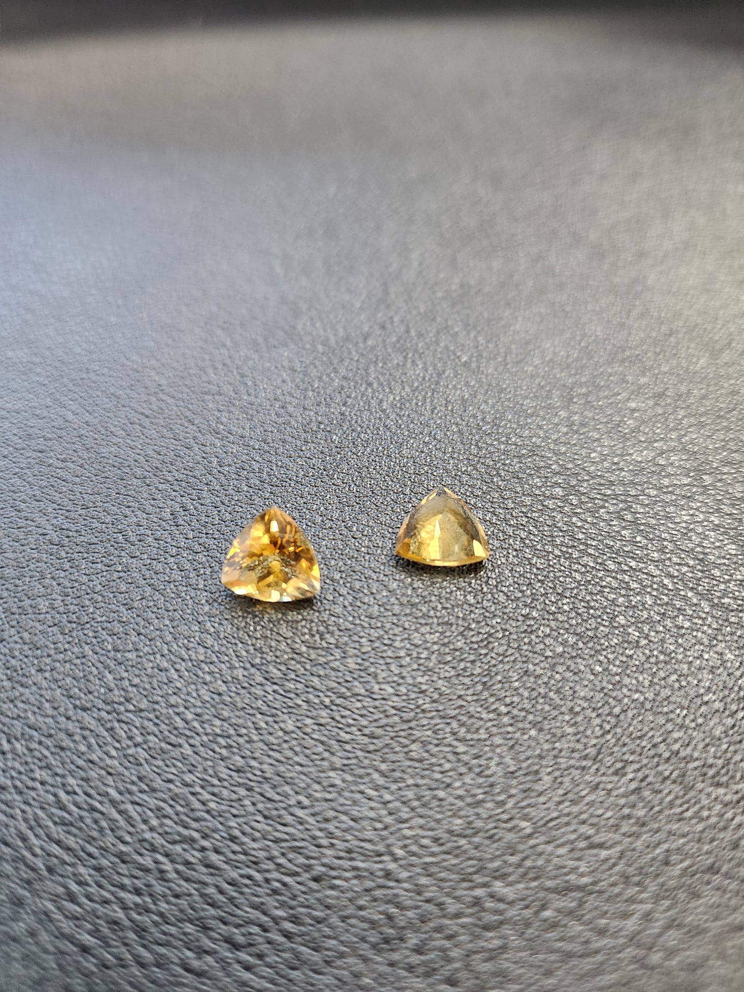 Ships from United States - Pair of Citrine trillion cut gemstones - 3ct Total Weight (2 gems) - Goldz.vip