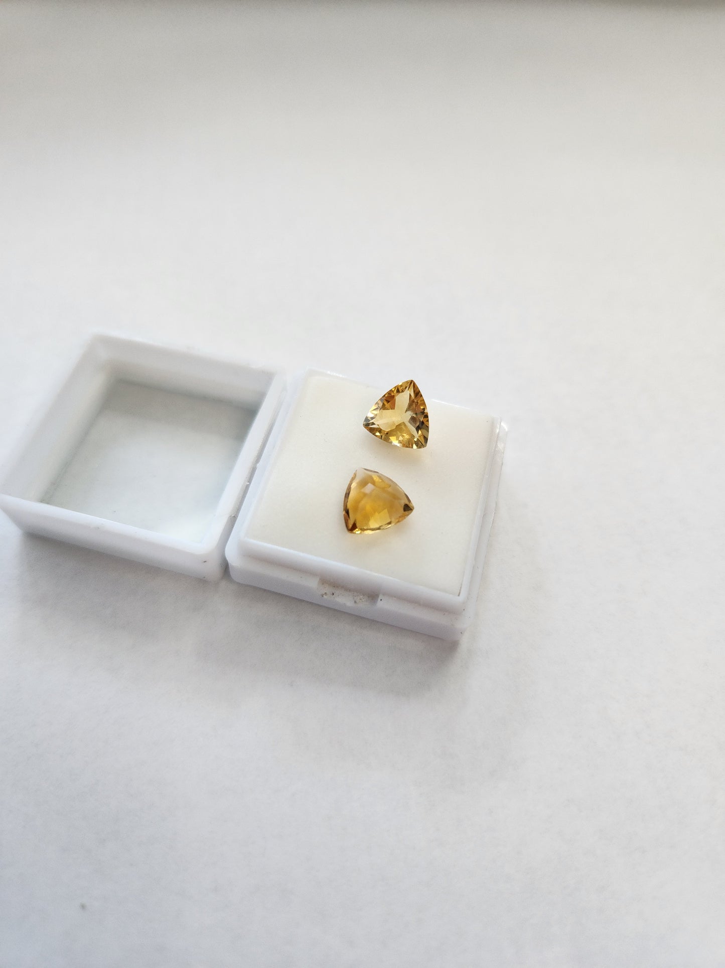 Ships from United States - Pair of Citrine trillion cut gemstones - 3ct Total Weight (2 gems) - Goldz.vip