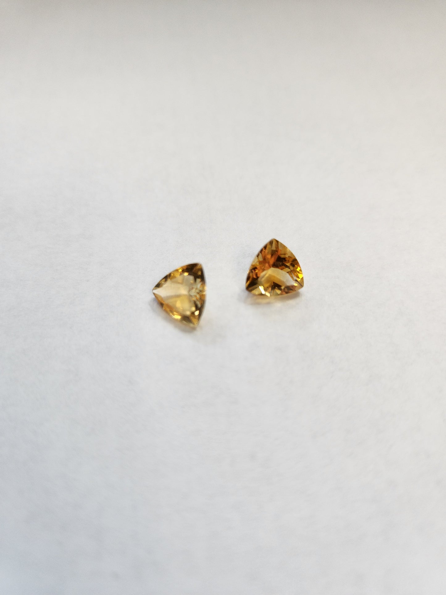 Ships from United States - Pair of Citrine trillion cut gemstones - 3ct Total Weight (2 gems) - Goldz.vip