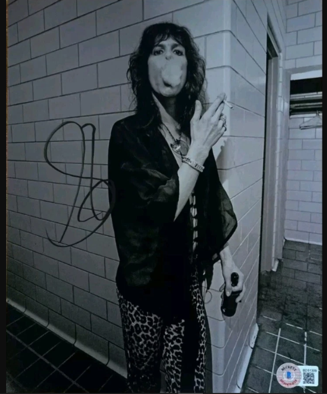 Steven Tyler Autographed Signed 8x10 Photo AEROSMITH Singer BECKETT COA